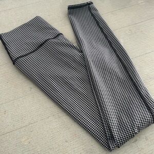 These are Alo Yoga leggings